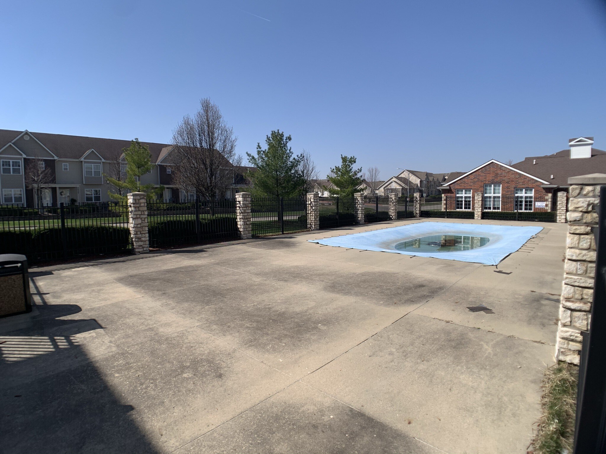 Building Photo - 6255 Beechtree Dr