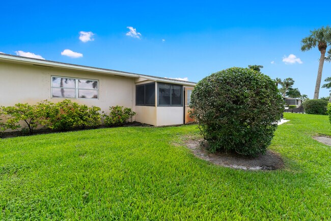 Building Photo - 2567 Dudley Dr W