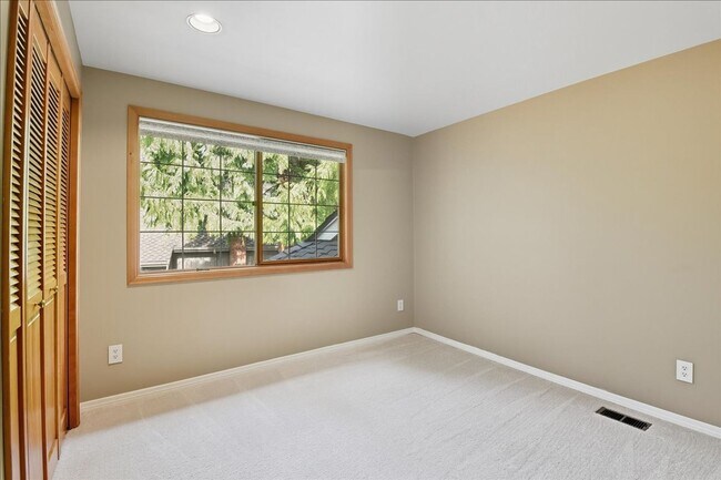 Building Photo - 4bd/2.5ba Woodinville House