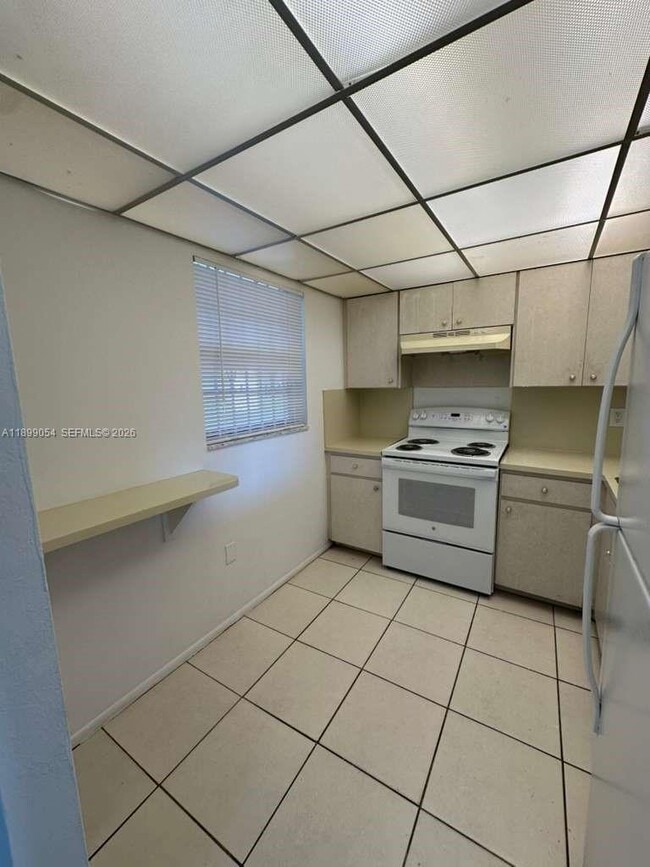 Building Photo - 15600 NW 7th Ave