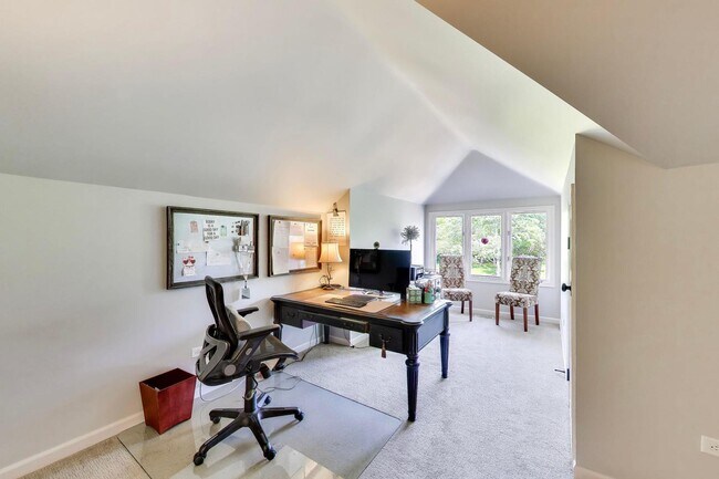 Building Photo - 38W064 Tanglewood Dr