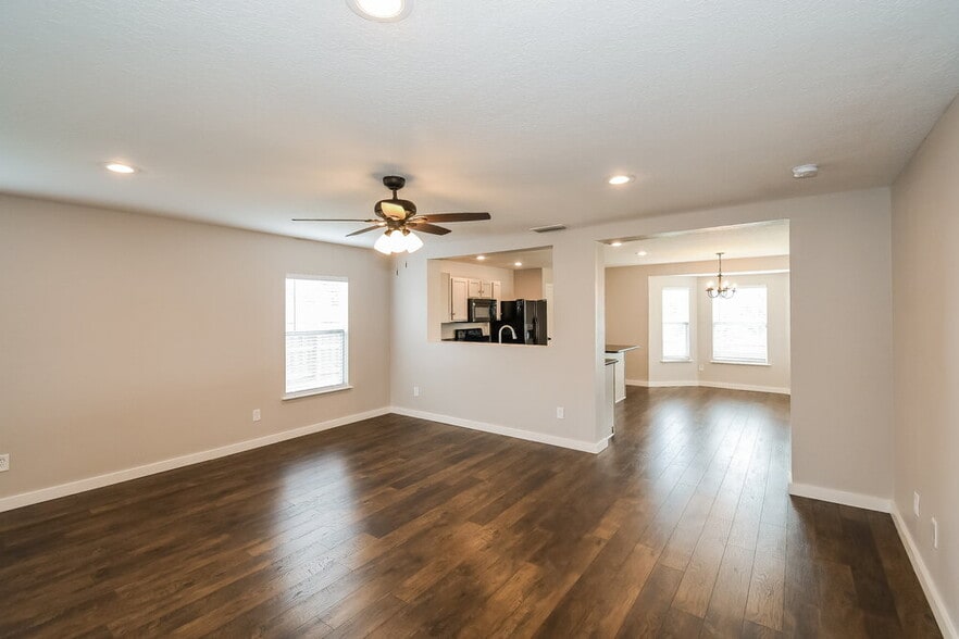 Building Photo - 2139 Fresco Dr