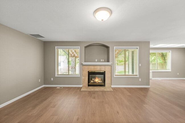 Building Photo - Spacious Sunrise Home for Rent in Puyallup...