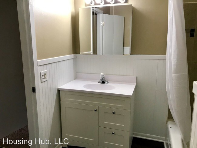 Building Photo - 795 6th St E