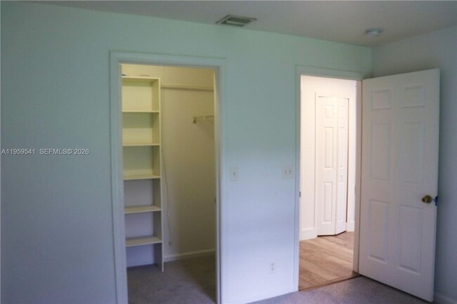 Building Photo - 16930 Mead Hill Dr W