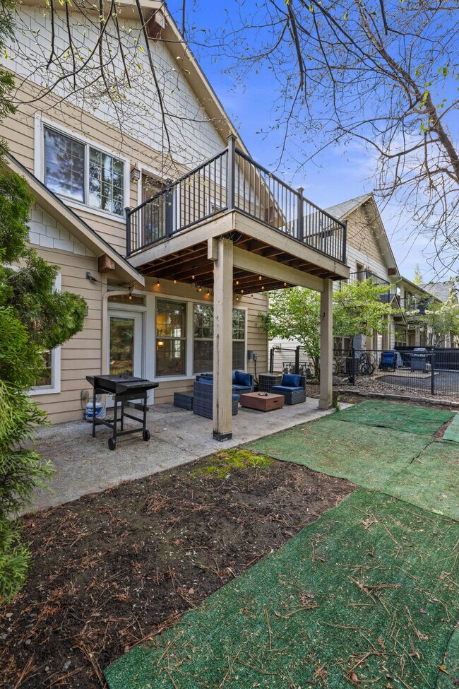 Building Photo - 1001 W Willow Lake Loop