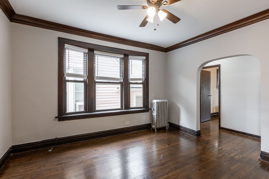 Building Photo - 3817 N Drake Ave