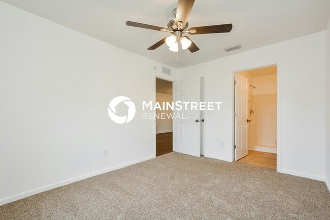 Building Photo - 3 Bedroom Pet-Friendly Home in Umatilla, FL with Main Street Renewal