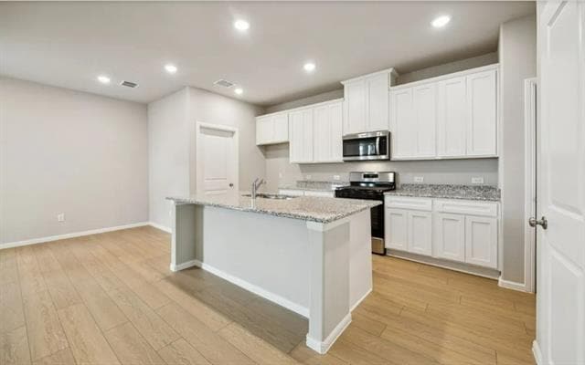 Building Photo - 909 Santa Lucia Dr