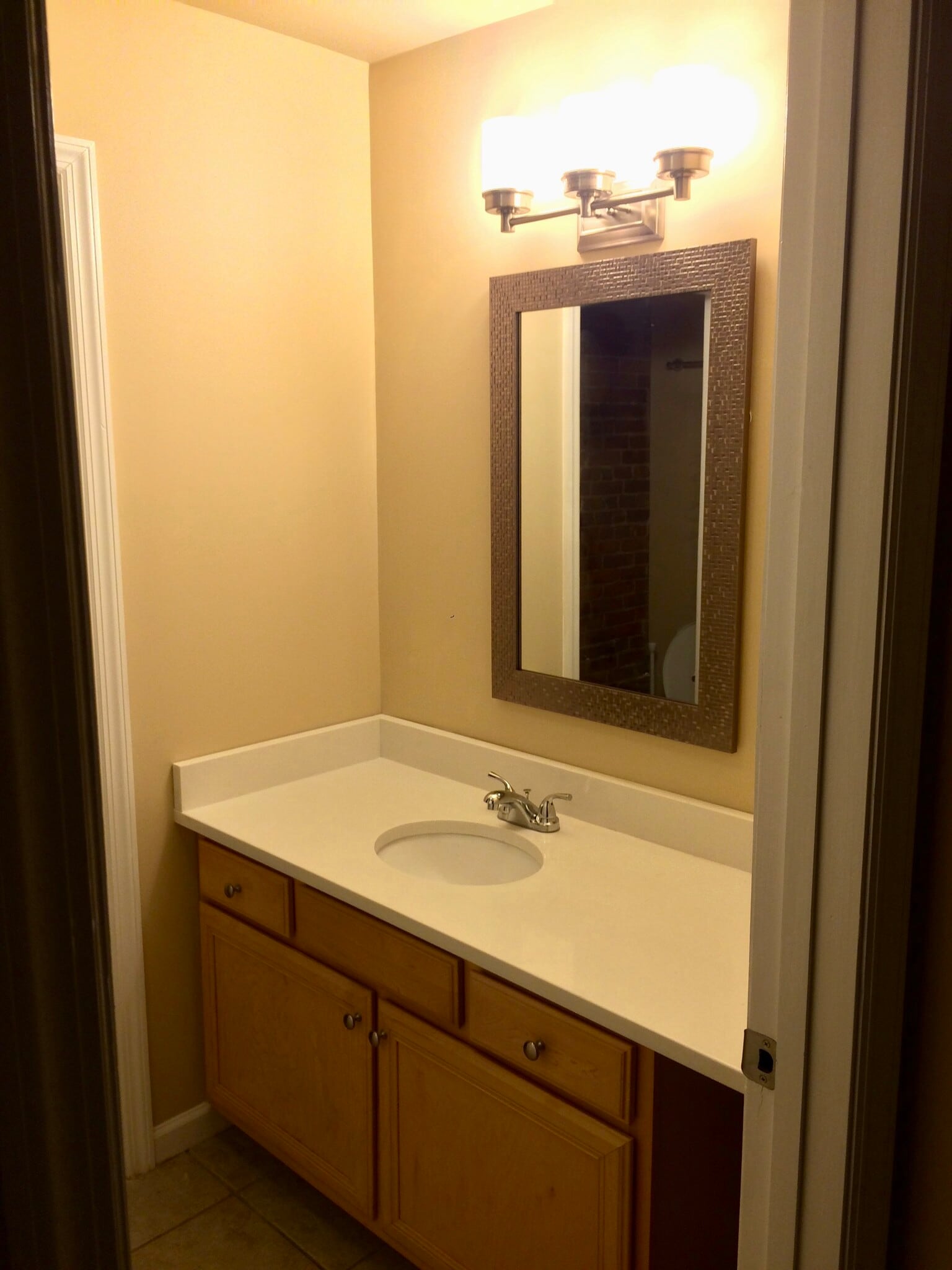 Bath 2 with tub and shower - 2211 Sarah St