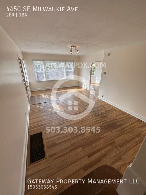 Building Photo - 4450 SE Milwaukie Ave
