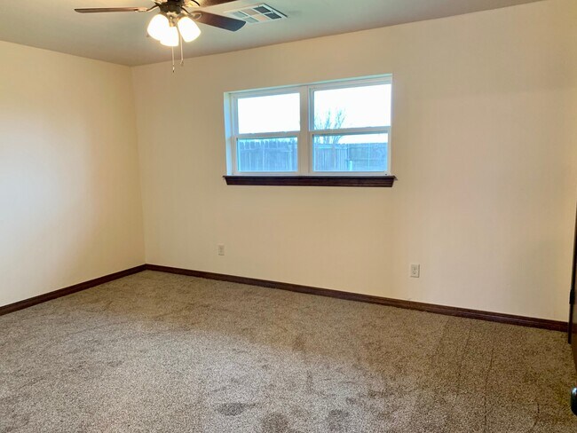 Building Photo - 310 Wewoka Dr