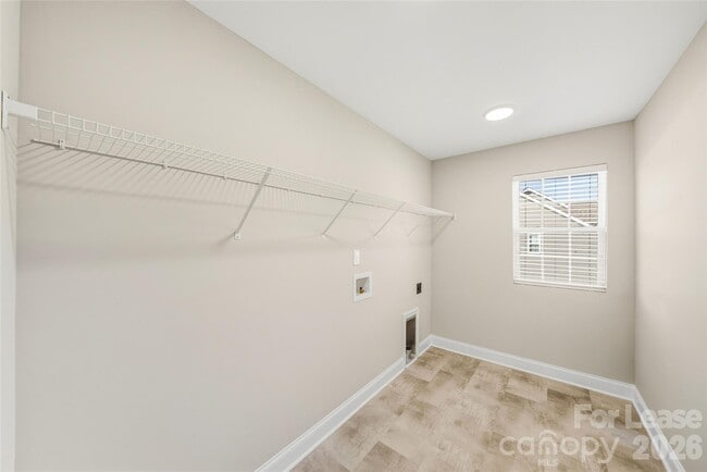 Building Photo - 11507 Vly Oaks Ln