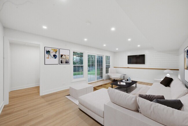 Building Photo - 2S245 Mayfield Ln