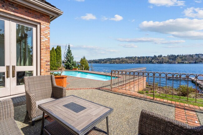 Building Photo - 6408 E Mercer Way