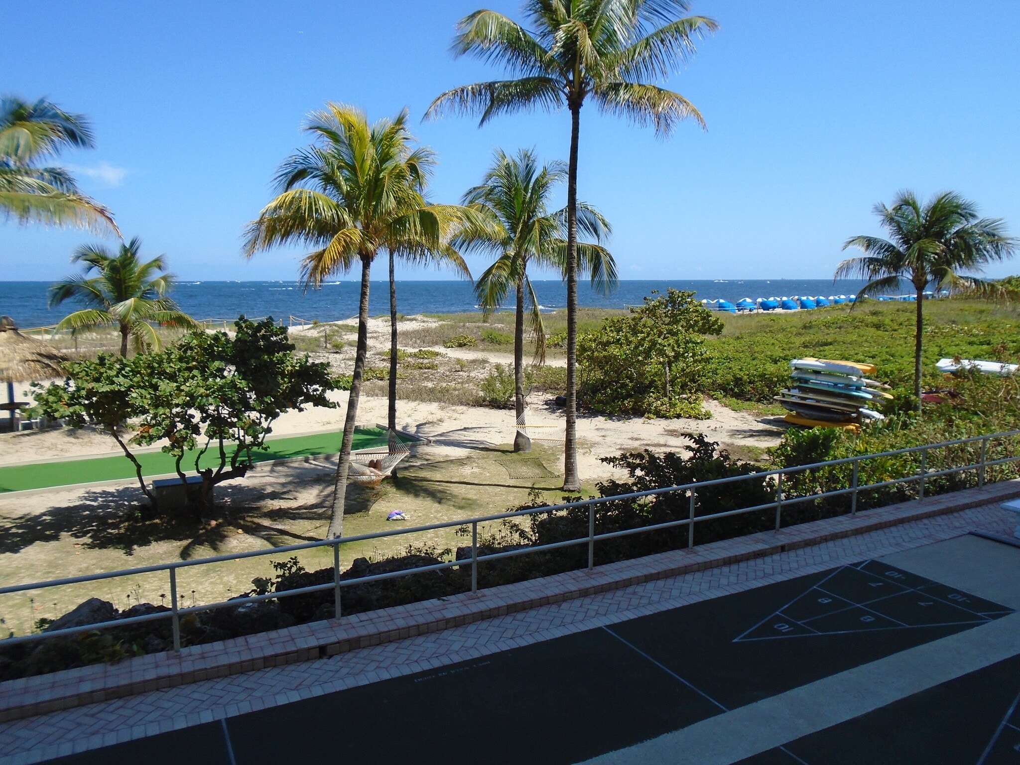 Private beachfront amenities - 710 N Ocean Blvd