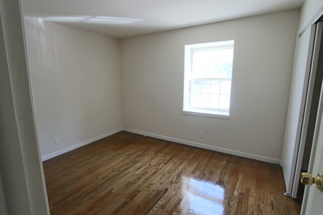 Building Photo - Apply Today! 2 Bedroom - 1.5 Bath condo with garage - heat and hot water included