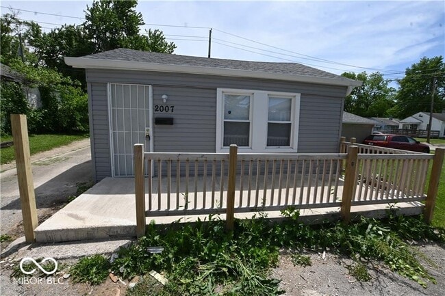 Primary Photo - 2007 E 38th St