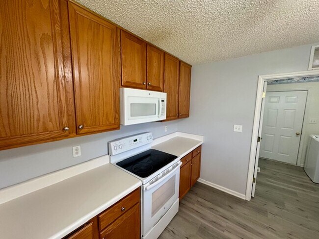 Building Photo - Open House 6/6 at 4 PM!