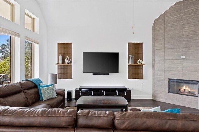 Building Photo - 15513 La Catania Way