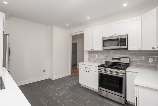 Building Photo - 92 Clinton Pl