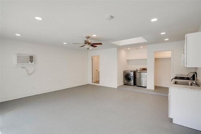 Building Photo - 4202 N Hills Dr