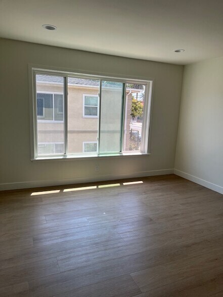 Building Photo - 1335 W Adams Blvd