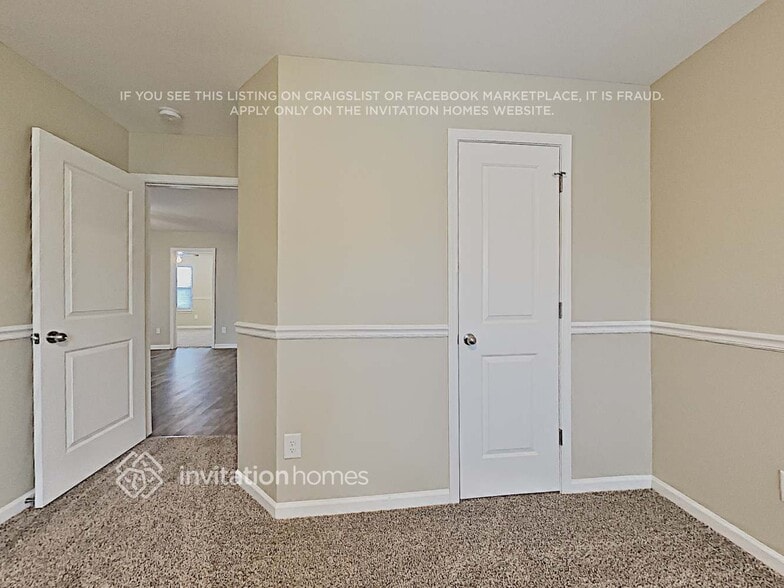 Building Photo - 6005 Centerview Dr