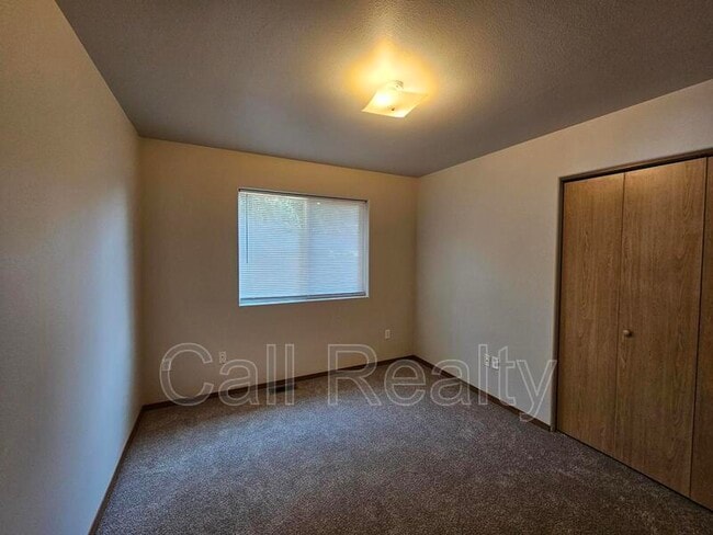 Building Photo - 2420 E Joseph Ave