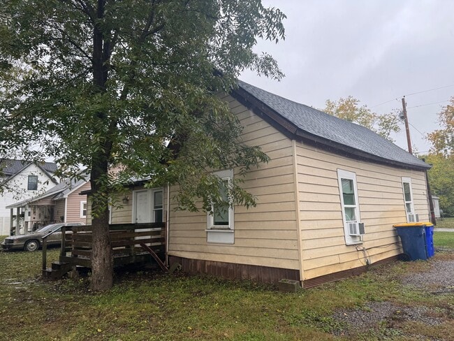 Building Photo - 608 Brevard St