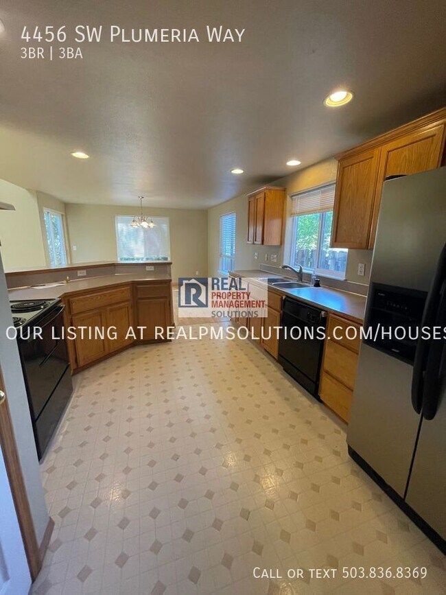 Building Photo - 4456 SW Plumeria Way