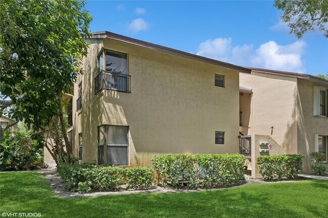 Building Photo - 3901 Cocoplum Cir