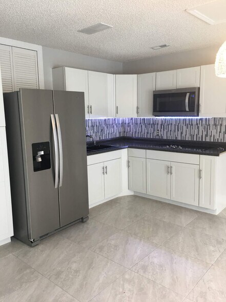 Kitchen - 202 Bramley Ct