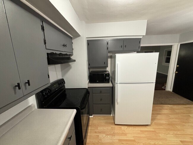 Building Photo - 2557 S 60th St