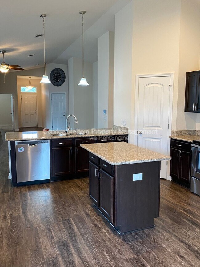 Building Photo - 5582 Peach Dr