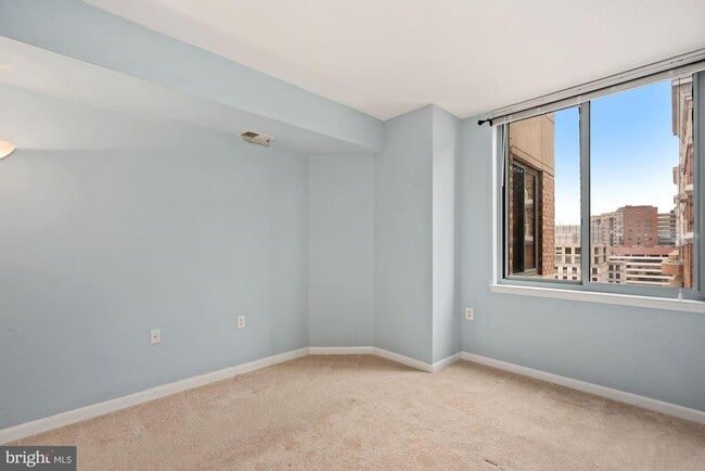 Building Photo - 851 N Glebe Rd