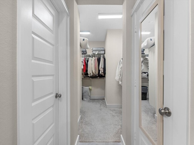 Building Photo - 16011 Mason Run Dr