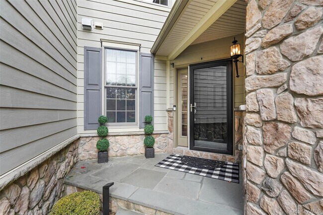 Building Photo - 4 Goldman Ct