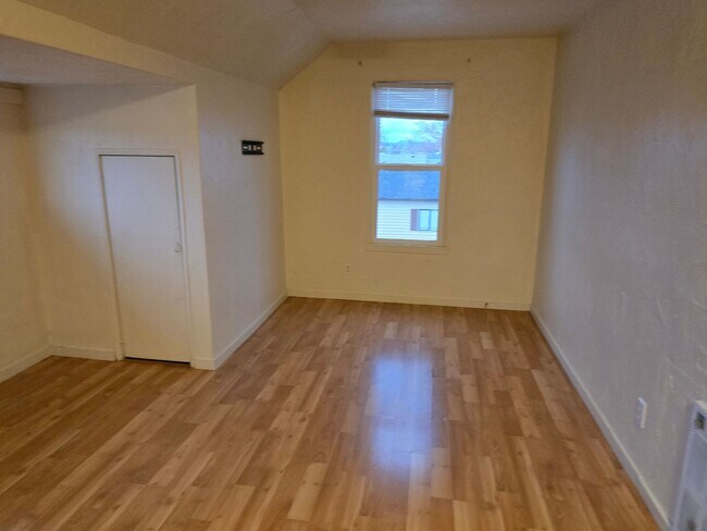 Building Photo - MY2435