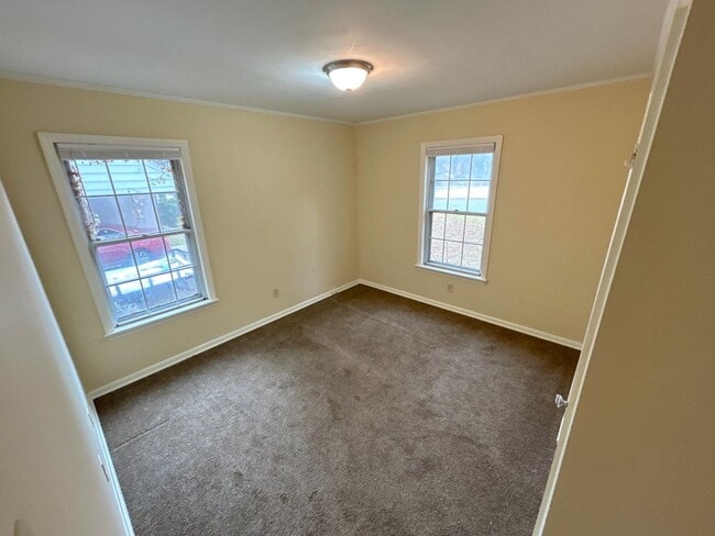 Building Photo - 3058 Robbiedon St