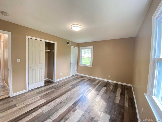 Building Photo - 28 Grove Pl