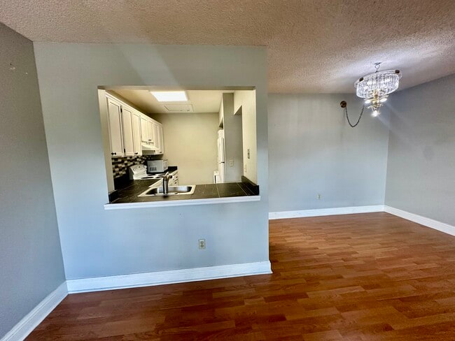 Building Photo - 2570 W 67th Pl