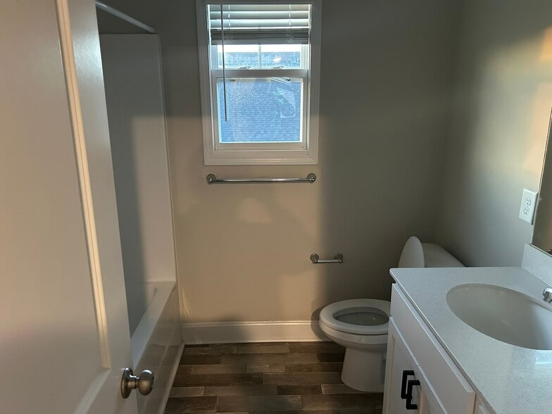 Building Photo - 644 Barlow Rd