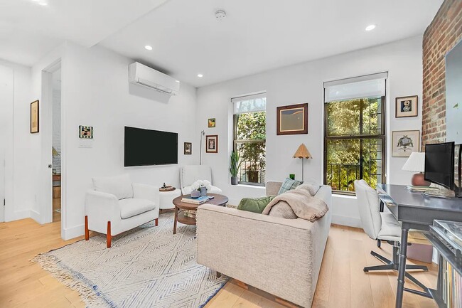 Building Photo - 333 Warren St