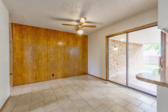 Building Photo - 1324 Kelly Park Rd