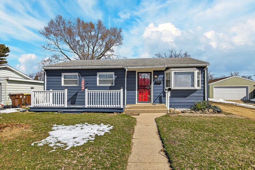 Building Photo - 7407 Saturn St