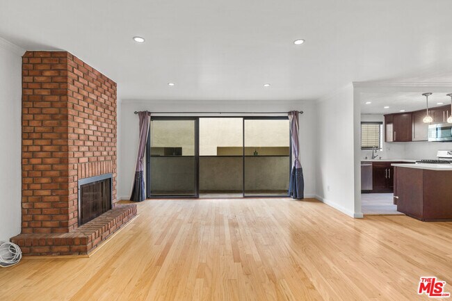 Building Photo - 1236 Wellesley Ave