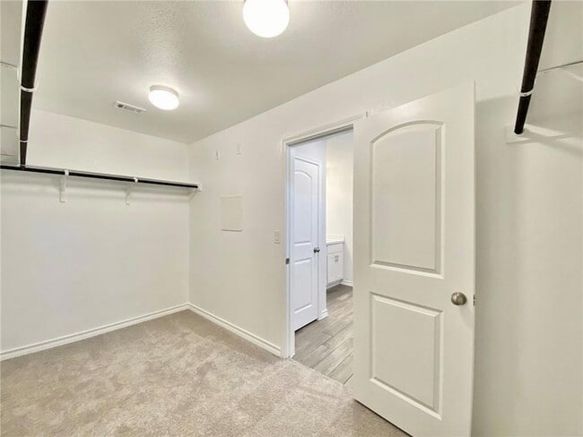 Building Photo - 208 Caisson Trl