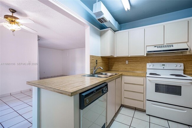 Building Photo - 495 W Park Dr