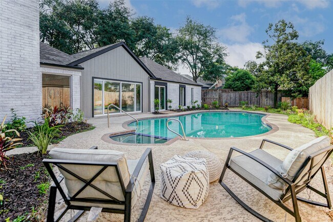 Building Photo - 11618 Lakeside Pl Dr